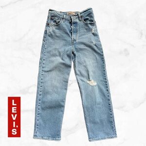 Levi's Wedgie Straight Ankle Jeans Size 25 Light Wash Distressed Button Fly